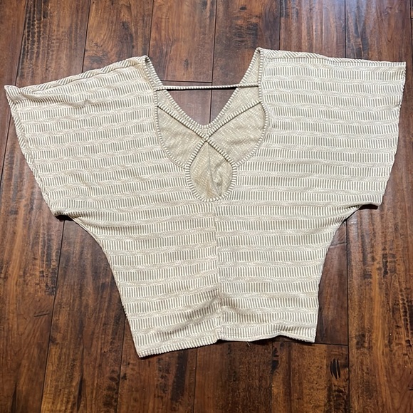 Daytrip Women’s Twisted Front Top - Picture 7 of 10